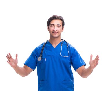 Genç erkek doktor beyaz arka planda izole edilmiş.