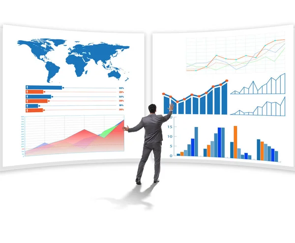 Empresario en concepto de visualización e infografía de negocios —  Fotos de Stock