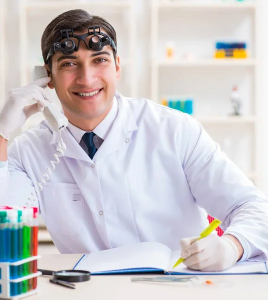 Young chemical scientist working in lab — Stock Photo, Image