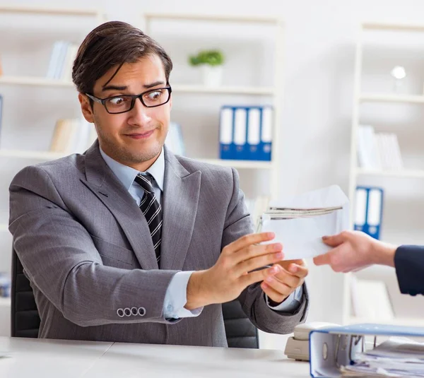 Bedrijven die smeergeld aangeboden krijgen voor het overtreden van de wet — Stockfoto