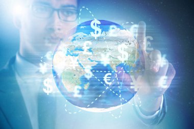 İş adamıyla küresel para transferi ve döviz konsepti