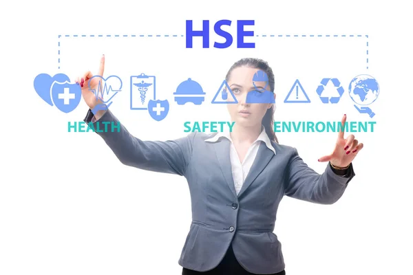 Koncepcja HSE z businesswoman naciśnięciem wirtualnego przycisku — Zdjęcie stockowe