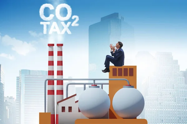 Empresário no conceito de imposto sobre o carbono — Fotografia de Stock
