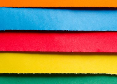 Mesajınız için boş alanı olan yırtık kağıt