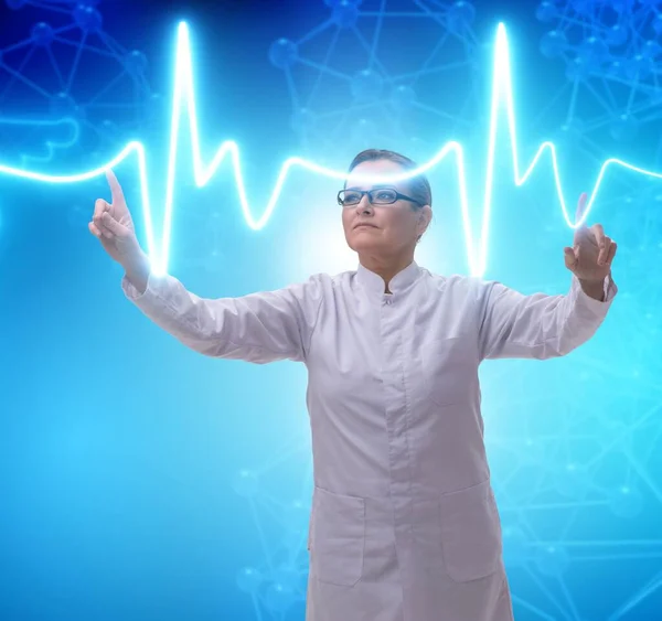 Medico donna in telemedicina concetto futuristico — Foto Stock