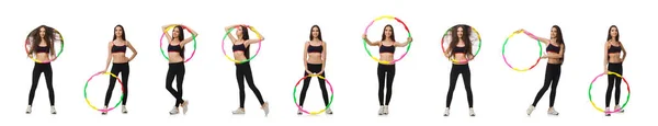 Una ragazza in tuta sportiva con hula hoop isolato su bianco — Foto Stock