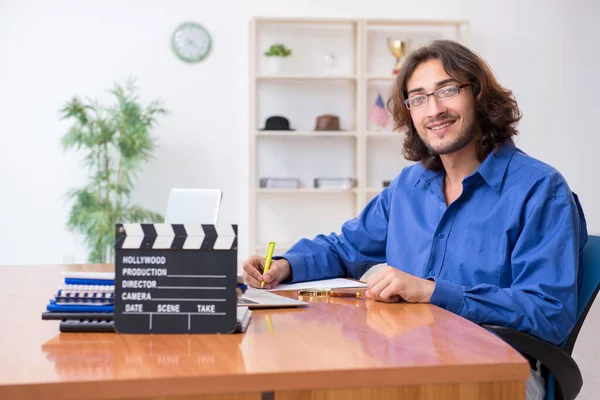 Regista che lavora in studio — Foto Stock