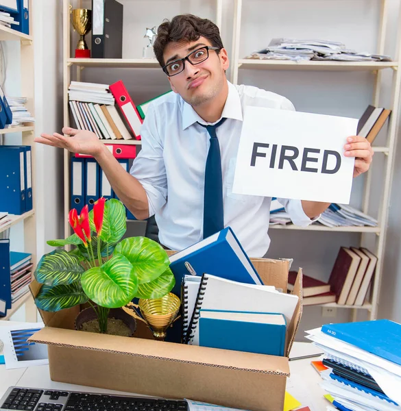 Dipendente licenziato dal lavoro licenziato — Foto Stock
