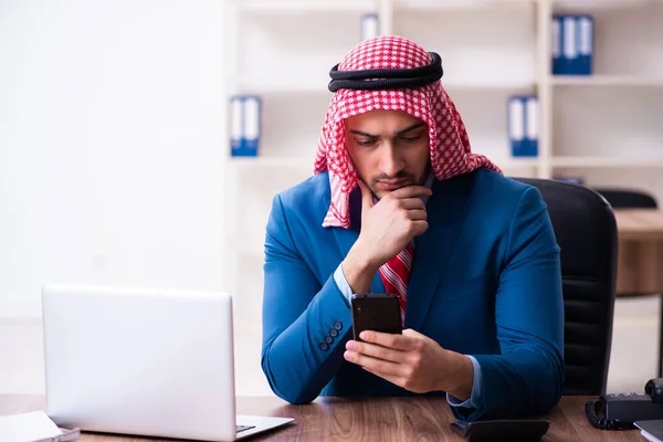 Young male arab employee working in office — Stock Photo, Image