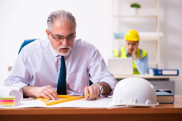 Two male architects working in the office — Stock Photo, Image