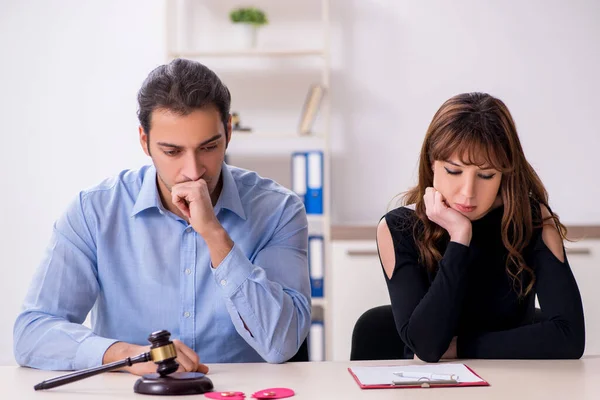 Young pair in courthouse in divorcing concept — Stock Photo, Image