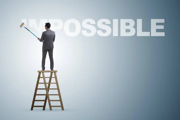 Empresário em conceito de negócio impossível — Fotografia de Stock