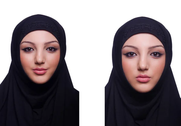 Muselman ung kvinna bär hijab på vit — Stockfoto