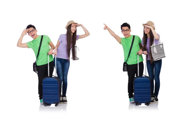 Девушка и мальчик с чемоданом изолированы на белом — стоковое фото