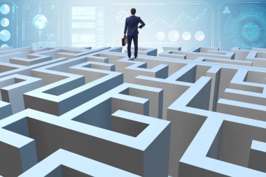 İşadamı labirentten kaçmaya çalışıyor.