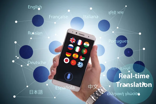 Concept van real-time vertaling met smartphone app — Stockfoto