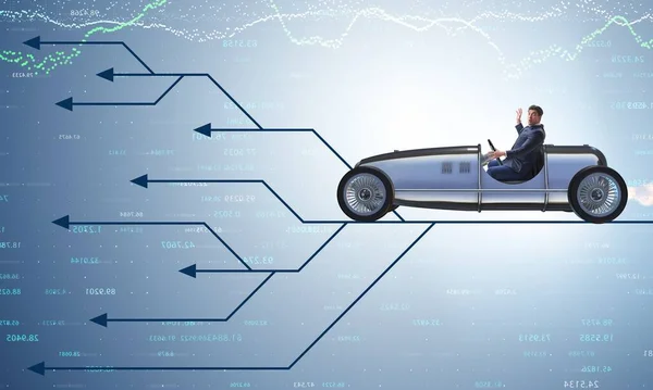 Empresario de conducción de coches deportivos elegir diferentes trayectorias de carrera —  Fotos de Stock