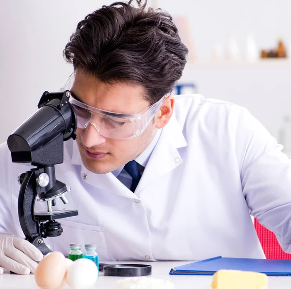 Dos laboratorio médico pruebas de productos alimenticios — Foto de Stock