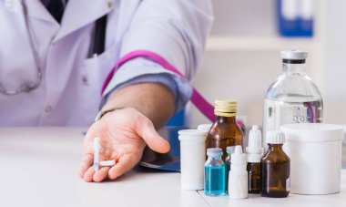 Hastanede uyuşturucu bağımlısı doktor.