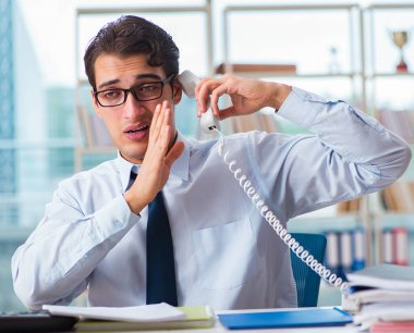 İş adamı aşırı terlemekten muzdarip.