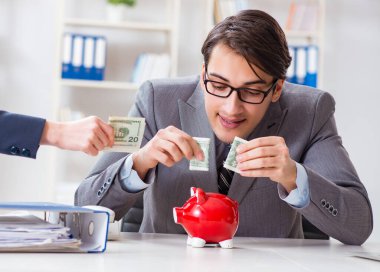 İşadamına yasaları çiğnediği için rüşvet teklif edildi