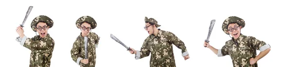 Vtipný voják s nožem na bílém — Stock fotografie