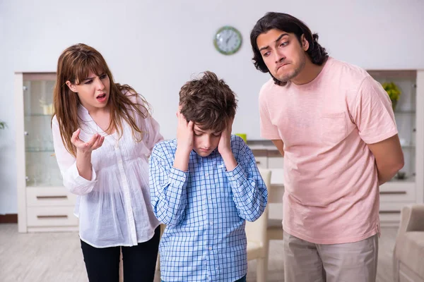 Familieconflict met man en vrouw en kind — Stockfoto