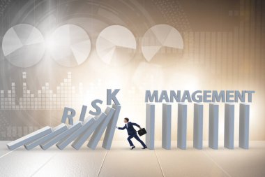 Risk yönetimi kavramında iş adamı
