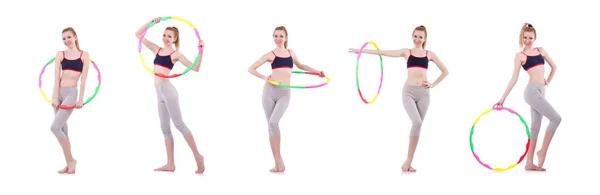 Wanita melakukan latihan dengan hula hoop — Stok Foto