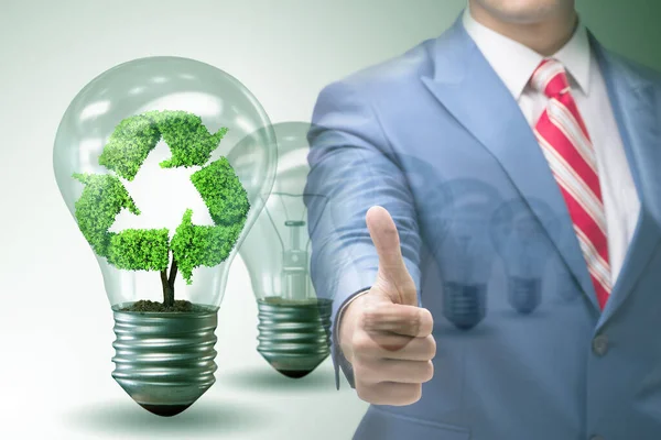 商人的绿色能源和生态概念 — 图库照片