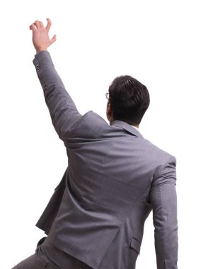 İş adamı beyaz üzerine izole edilmiş sanal engelleri tırmanıyor