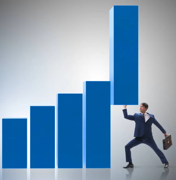 Az üzletember támogatja a gazdasági növekedést a grafikonon — Stock Fotó