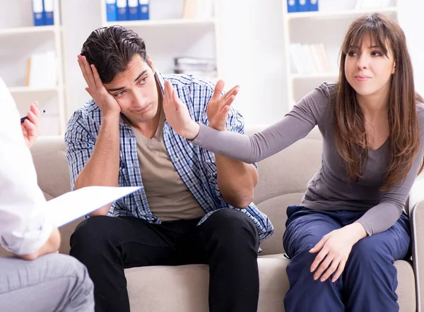 Psicólogo de visita familiar para problemas familiares — Foto de Stock