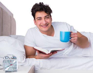 Yatakta uykusuzluk çeken bir adam.