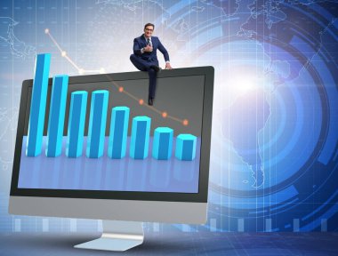 Grafiklerle ekonomi tahmini konseptinde iş adamı