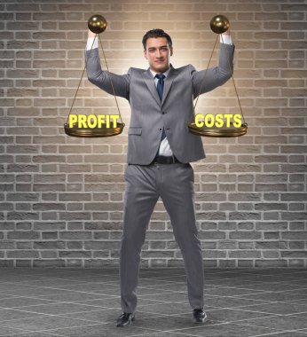 Maliyet dengesi kavramında iş adamı