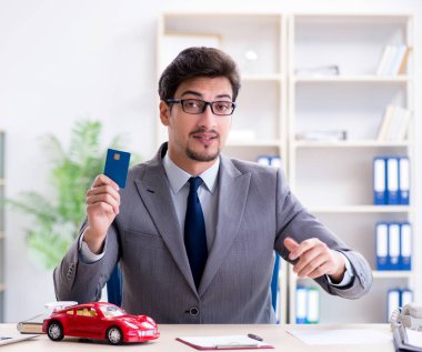 Ajan araba sigortası öneriyor.