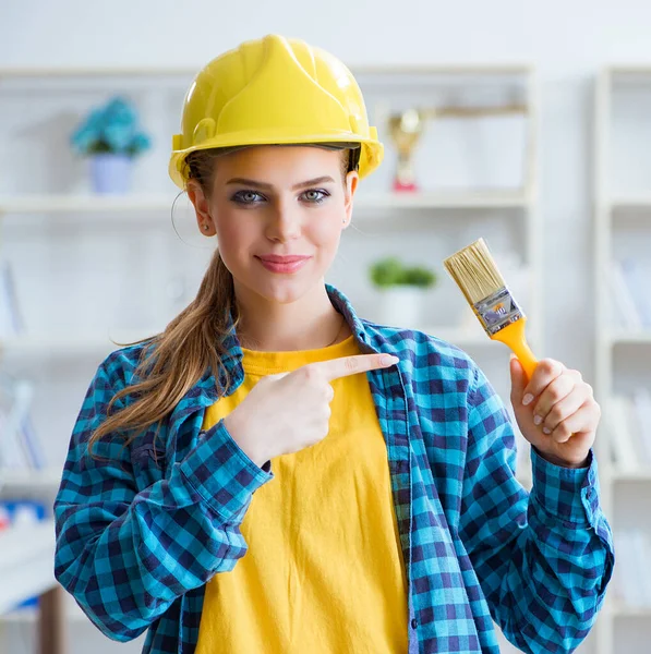 Woman painter with paintbrush in workshop — Stock Photo, Image