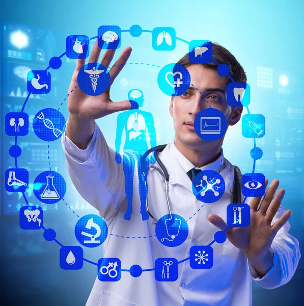 Concetto di telemedicina con medico che preme pulsanti virtuali — Foto Stock