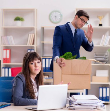 İşinden kovulan kişi.