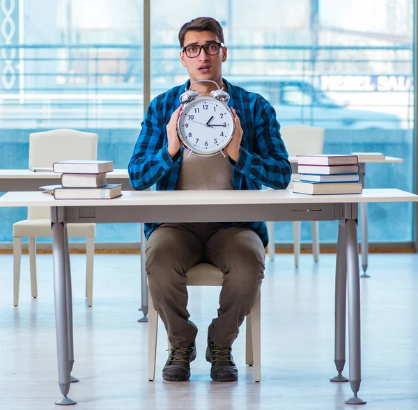 Üniversitede ders sırasında öğrenci