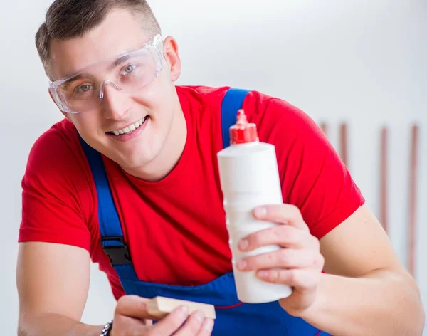 Contractor working in the workshop — Stock Photo, Image