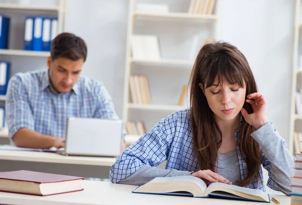 Students sitting and studying in classroom college — Stock Photo, Image