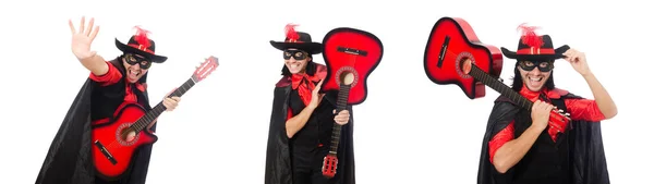 Jeune homme en manteau de carnaval avec guitare isolée sur blanc — Photo