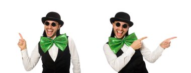 Büyük yeşil papyonlu komik bir adam.