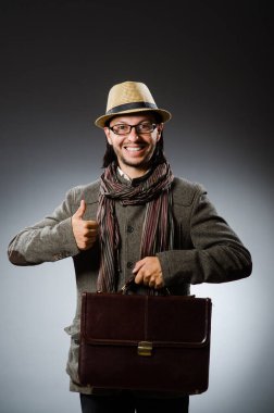 Komik konsept Vintage şapka giyen adam