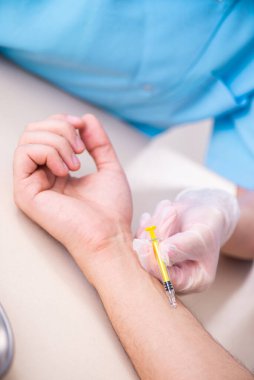 Hastane kliniğinde kan transfüzyonu