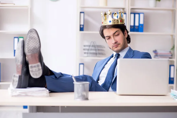 Young king businessman working in the office — Stock Photo, Image