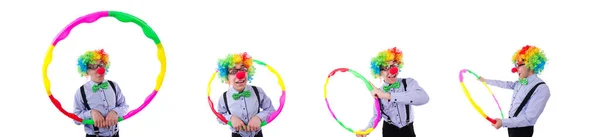 Vtipný klaun s hula obručí na bílém — Stock fotografie