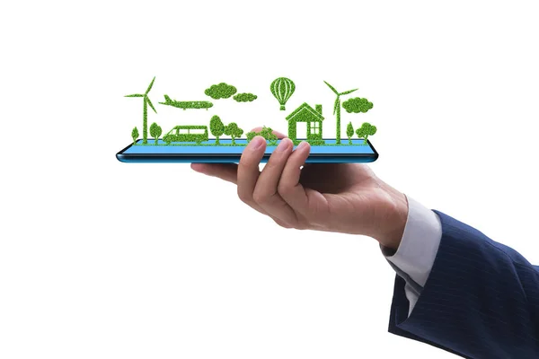 소형 생태계와 청정 에너지로 태블릿을 들고 있는 손 — 스톡 사진